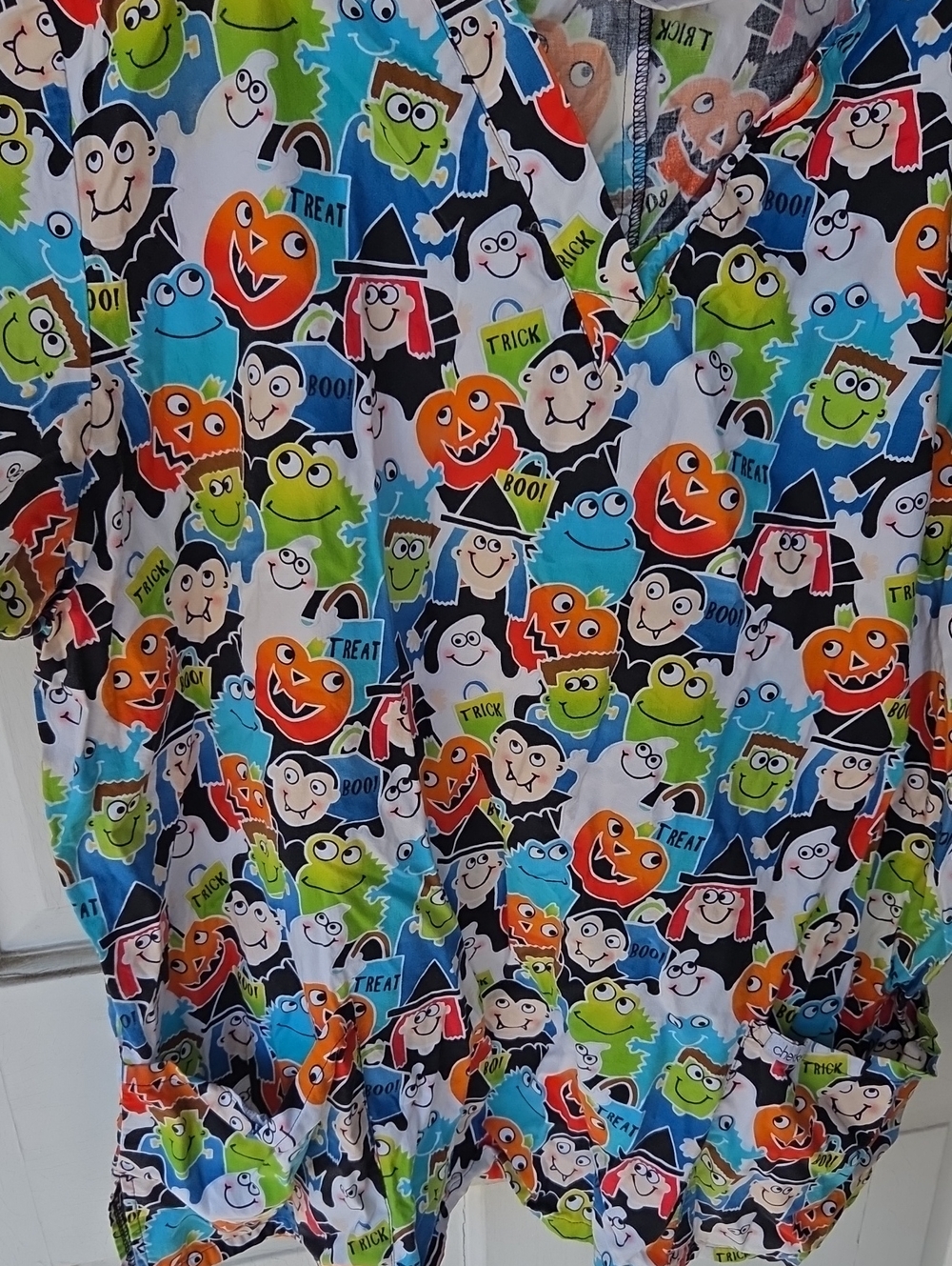 Scrub Top Size 2x Halloween